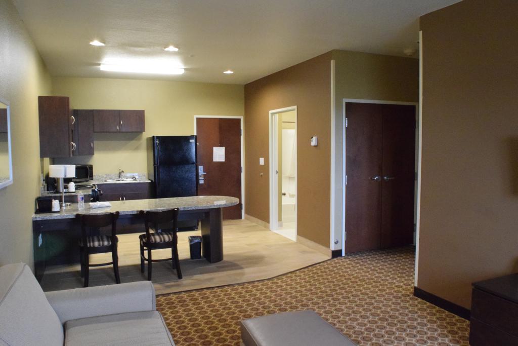 Microtel Inn And Suites Pecos Room photo