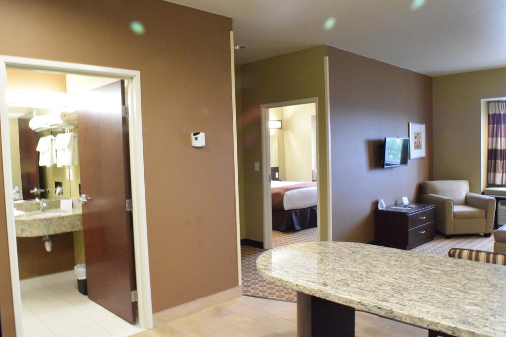 Microtel Inn And Suites Pecos Room photo