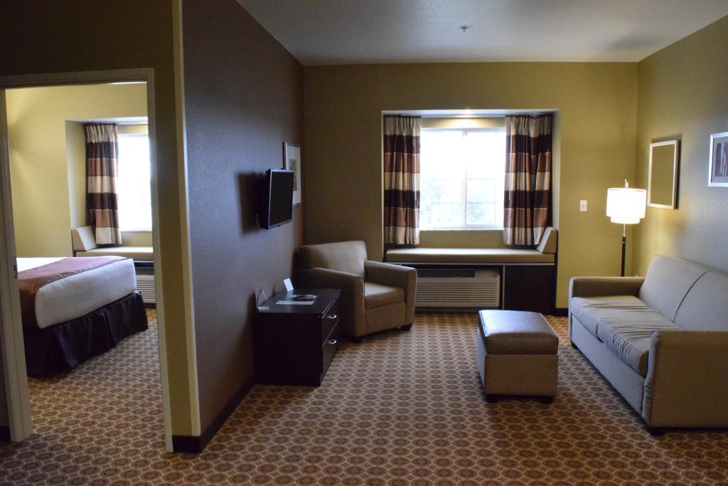 Microtel Inn And Suites Pecos Room photo