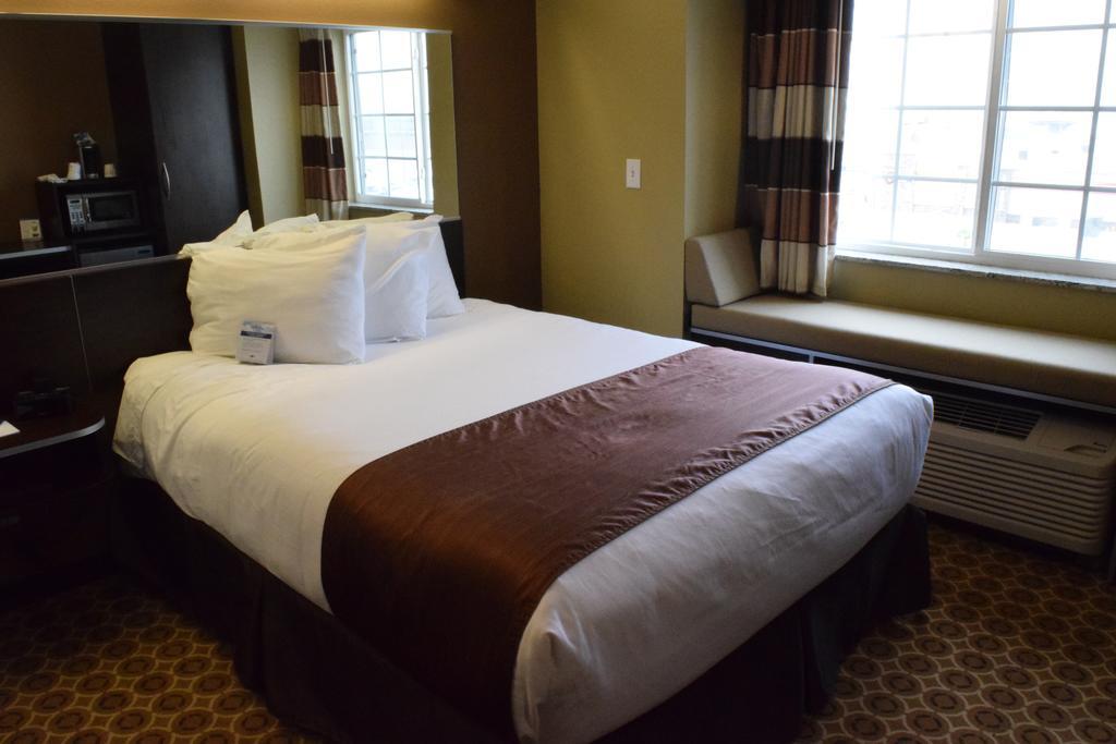 Microtel Inn And Suites Pecos Room photo